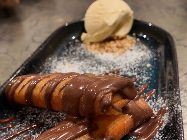 L'Appart Les nems de banane, fondue de chocolat